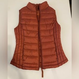 maroon/orangey vest